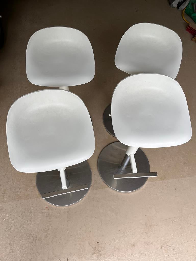 Set van 4 witte Janinge Ikea barkrukken met voetsteun, Ophalen, Kunststof, Gebruikt, Met voetsteun