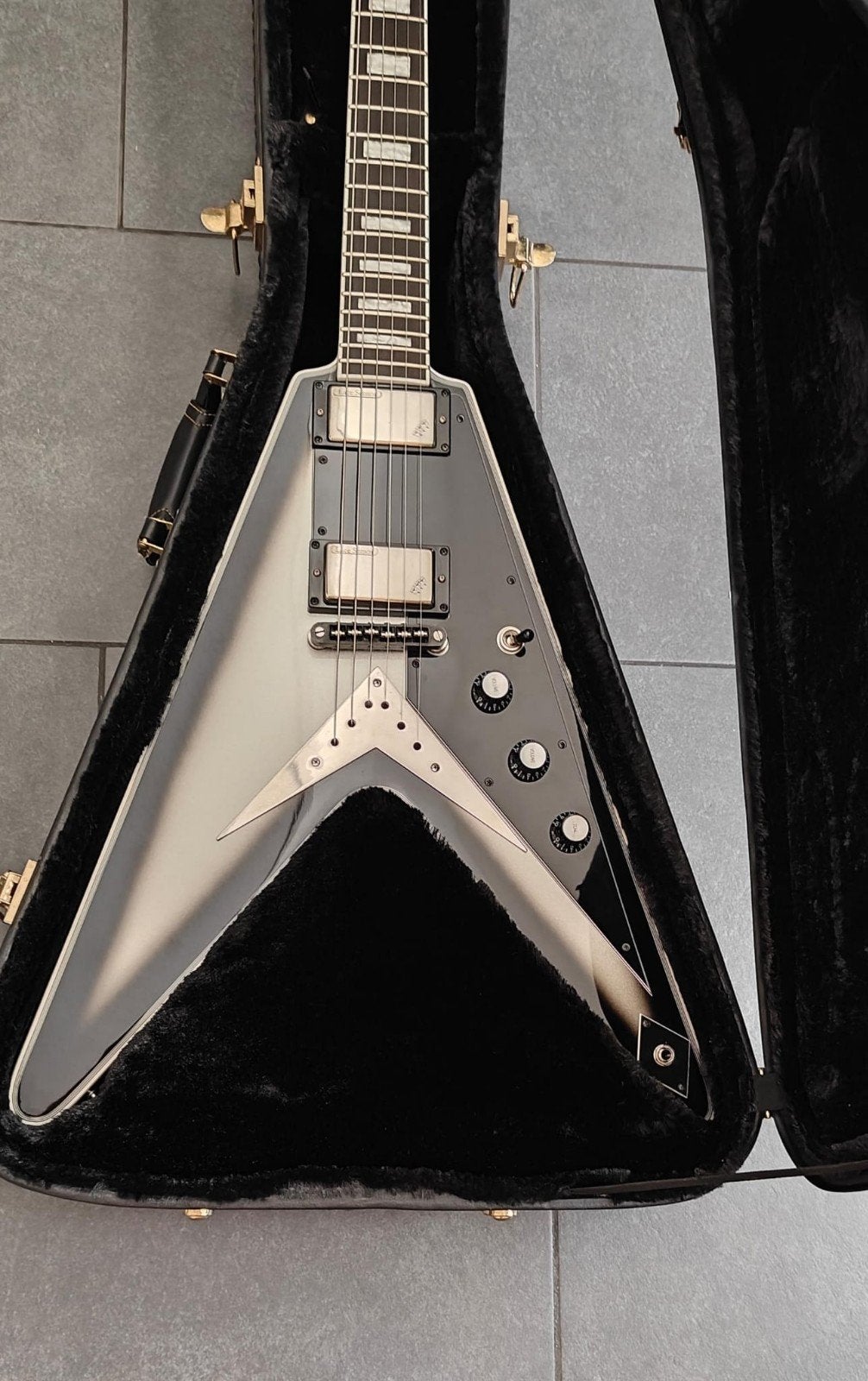 Epiphone Brent Hinds Flying V Custom Silver Burst, Muziek en Instrumenten, Snaarinstrumenten | Gitaren | Elektrisch, Ophalen, Zo goed als nieuw