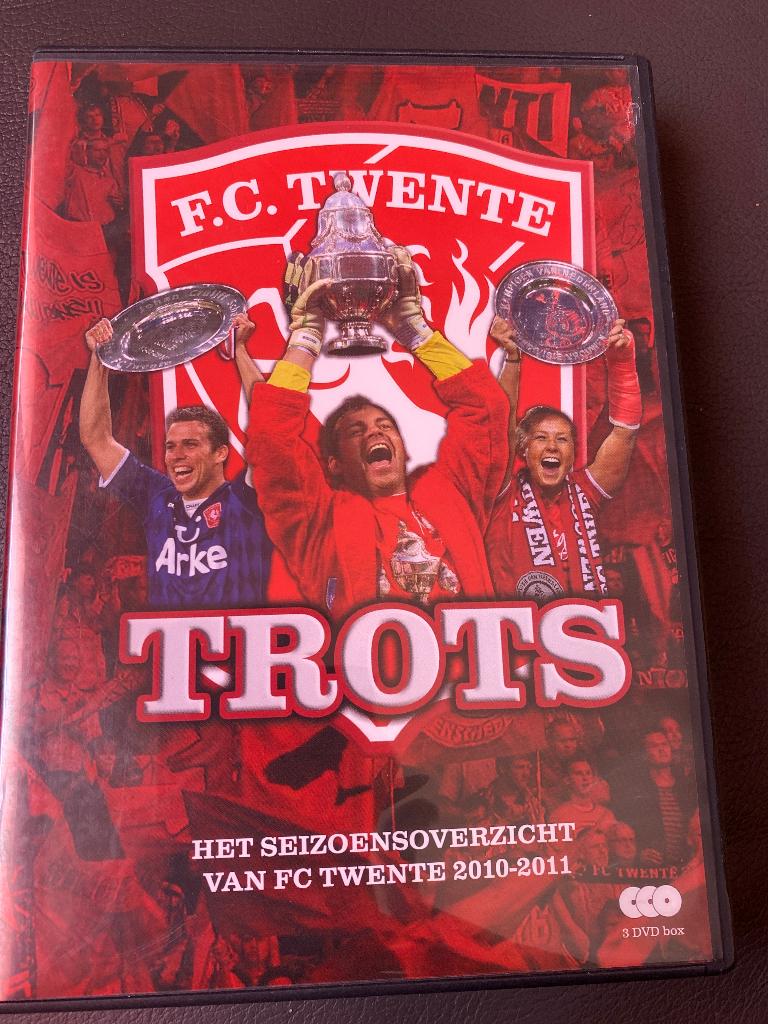 F.C. Twente Trots 2010-2011 ( 3 dvd box ), Cd's en Dvd's, Dvd's | Sport en Fitness, Voetbal, Alle leeftijden, Ophalen of Verzenden