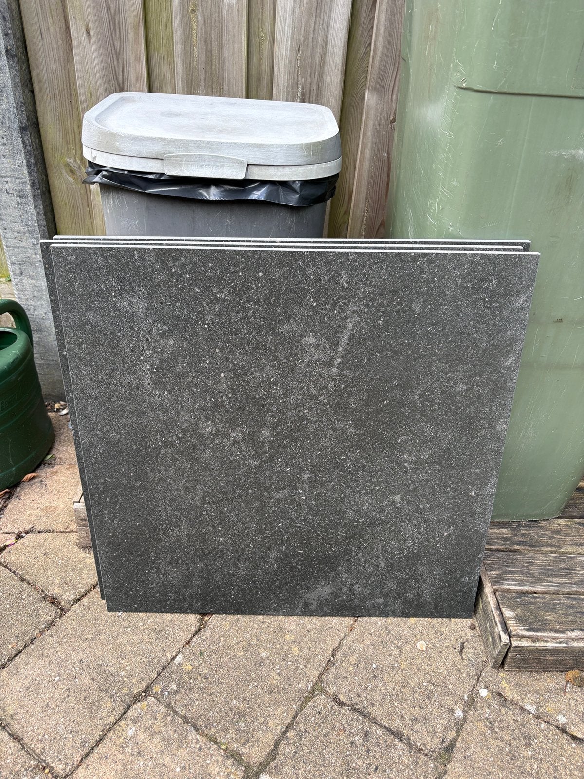 2 stuks porcelanosa 60x60 vloertegels, Doe-het-zelf en Verbouw, Ophalen of Verzenden, Zo goed als nieuw, Minder dan 5 m², Vloertegels