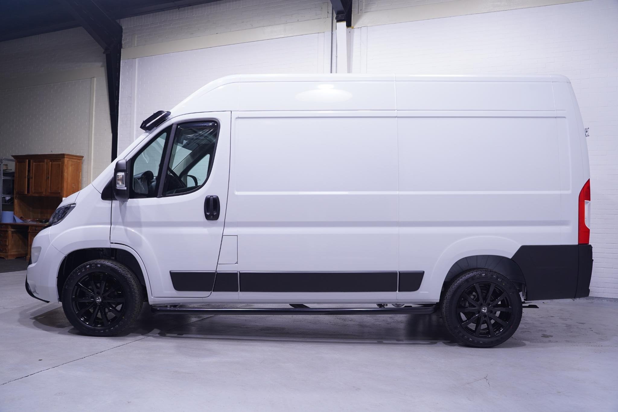Foto 7 van Opel Movano 2.2D 140 pk L2H2 White&Black Edition Navi 18" LM