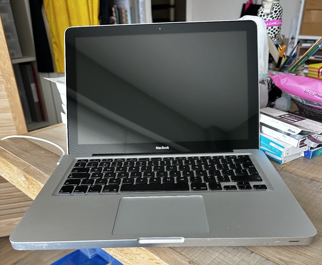 MacBook 13” 2008 + SSD + Magic Trackpad, Computers en Software, Apple Macbooks, Ophalen, Gebruikt, 256 GB, 2 tot 3 Ghz