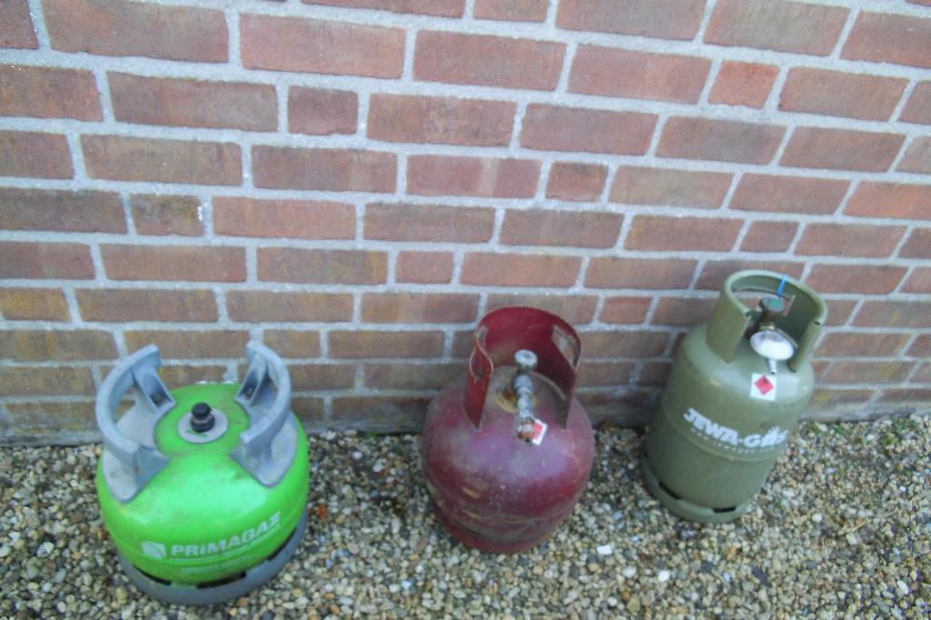 Te koop 3 gasflessen 2 met gas en 1 lege, Ophalen, Gebruikt, Overige