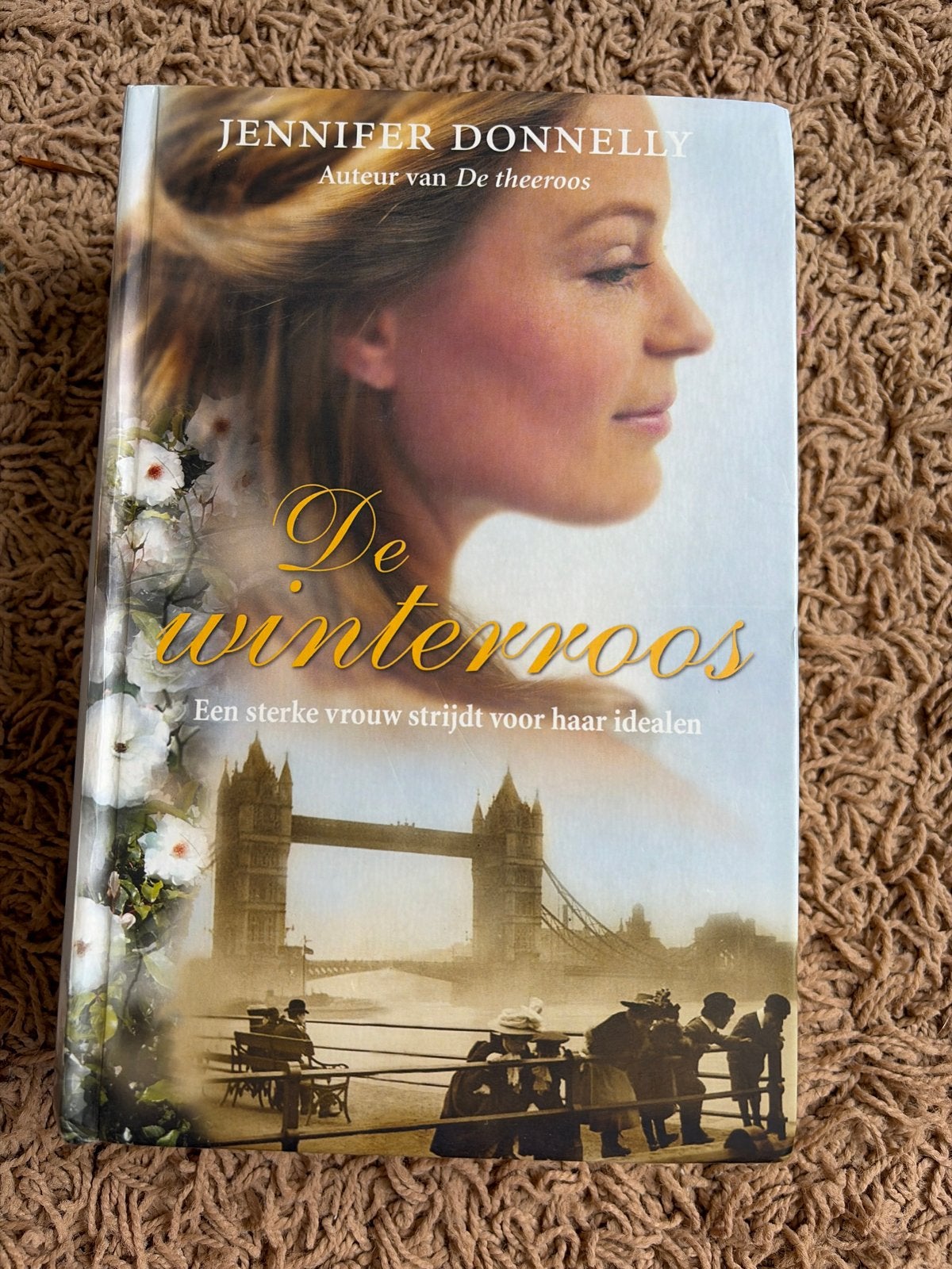 De Winterroos - Jennifer Donnelly (Paperback), Ophalen of Verzenden, Zo goed als nieuw, Nederland