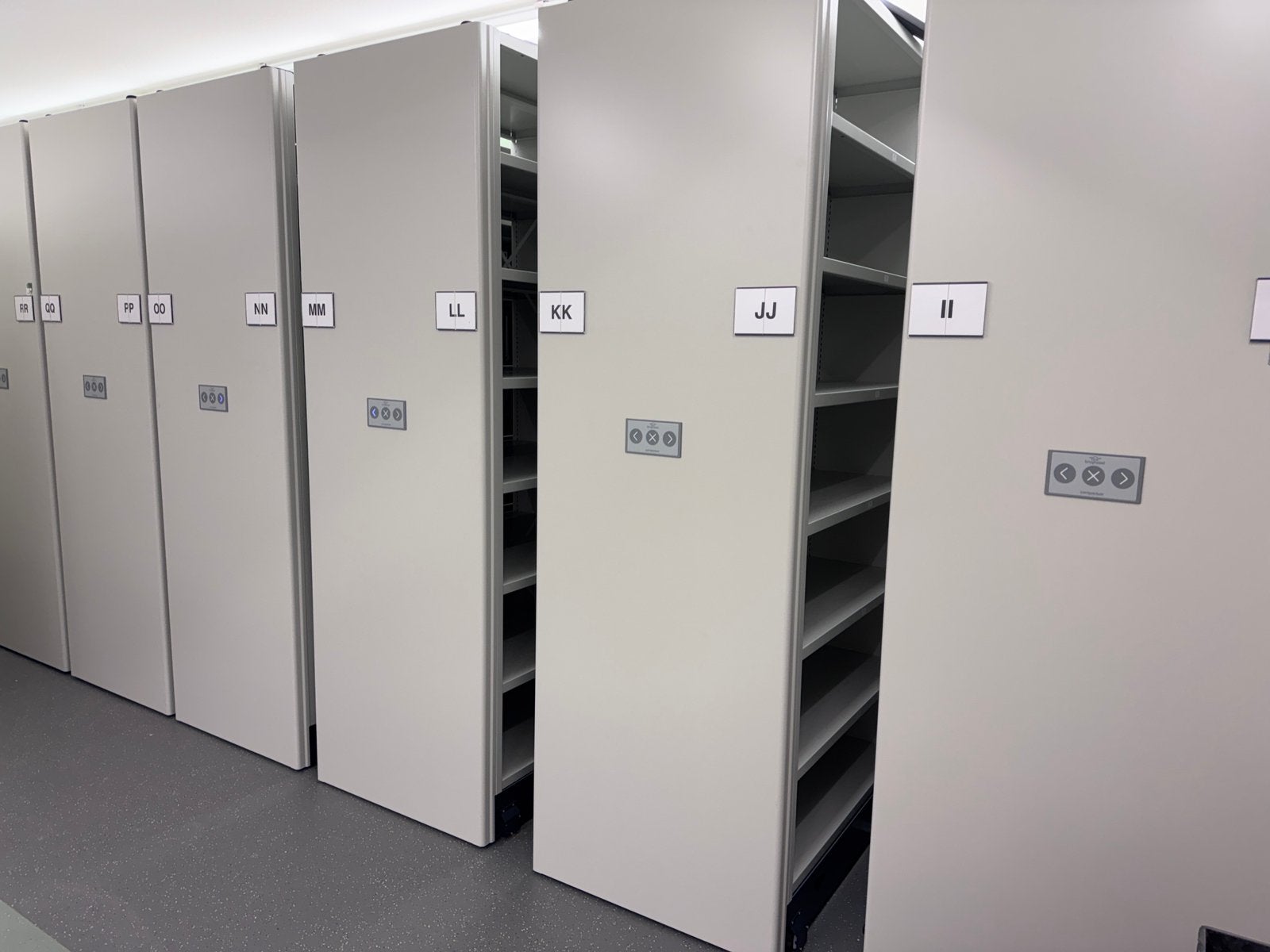 Bruynzeel Compactus (elektrisch verrijdbaar), Ophalen