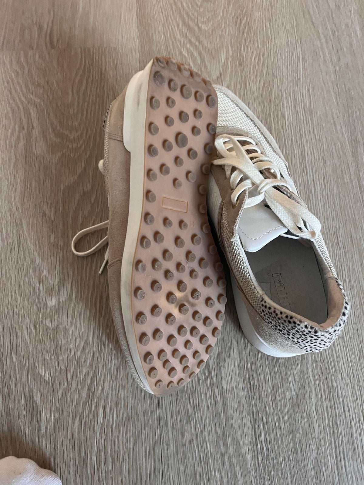 Maruti sneakers maat 41, Kleding | Dames, Ophalen, Gedragen, Beige, Sneakers of Gympen