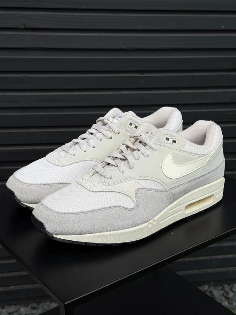 Nike Air Max 1 ‘Vast grey’ maat 46, Kleding | Heren, Schoenen, Ophalen of Verzenden, Nieuw, Overige kleuren