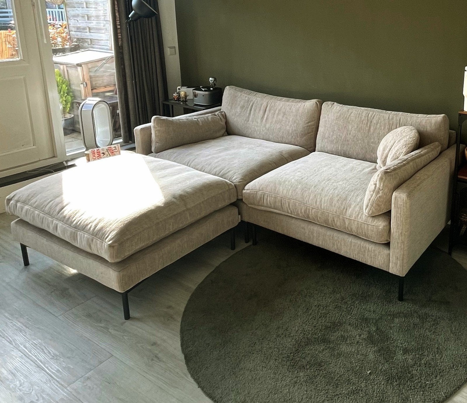 zuiver summer 2.5 zit bank met hocker, gebruikte staat, Huis en Inrichting, Ophalen, Gebruikt, 100 tot 125 cm, Driepersoons
