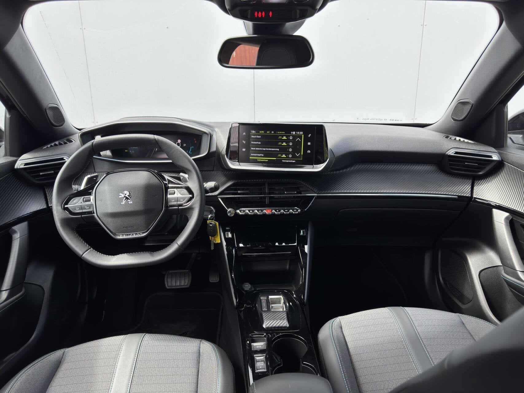 Peugeot 2008 1.2 PureTech Allure|3D cockpit|Trekhaak|Apple C, Auto's, Parkeersensor, Gebruikt, Euro 6, 1199 cc