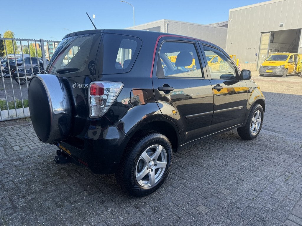 Daihatsu Terios 1.5 2WD Tour (bj 2010), Auto's, Daihatsu, 1350 kg, 400 kg, Zwart, Bedrijf