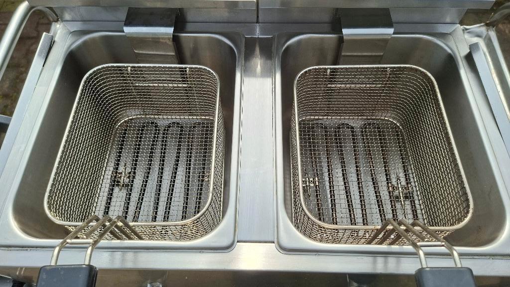 Catertech Electrische dubbele Frituurpan 2x 8L Met Tapkraan., Ophalen, 4 liter of meer, ., Zo goed als nieuw