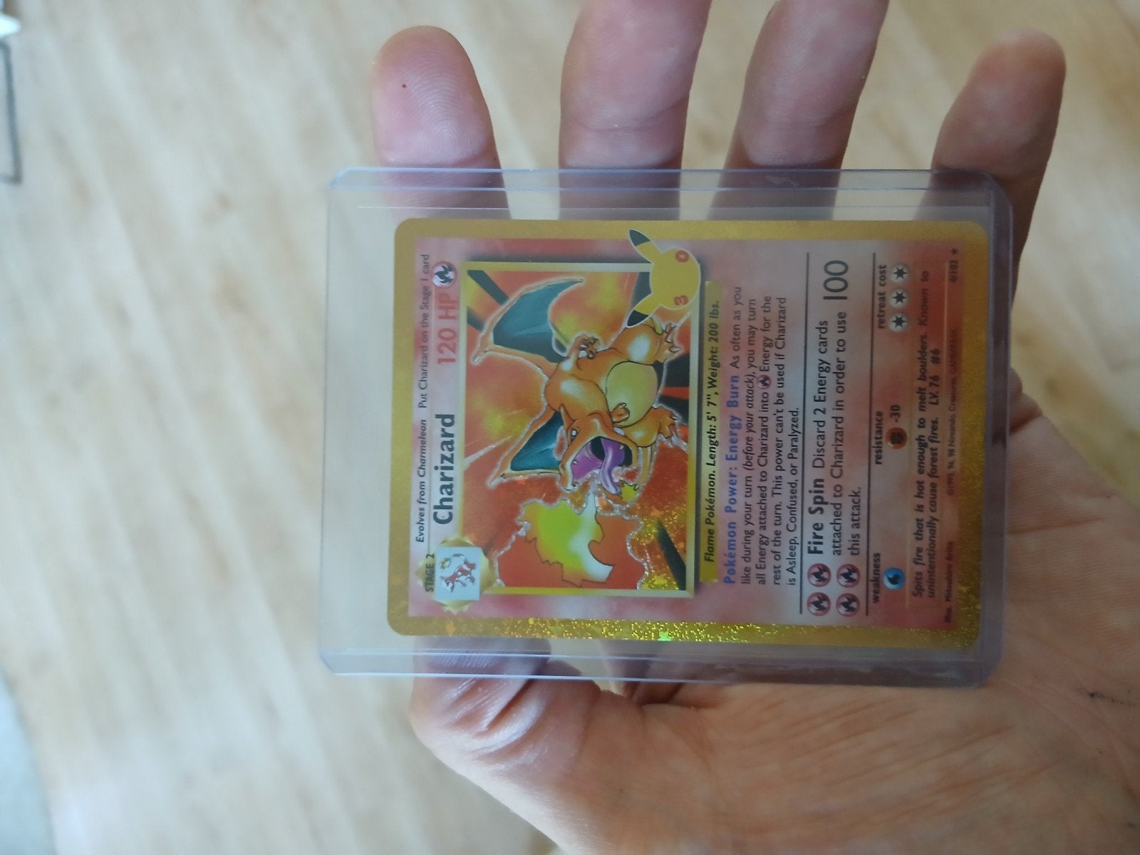 Charizard 30th Anniversary - Unieke TRIPLE COMBO MISPRINT (E, Hobby en Vrije tijd, Ophalen of Verzenden, Nieuw, Losse kaart, Foil
