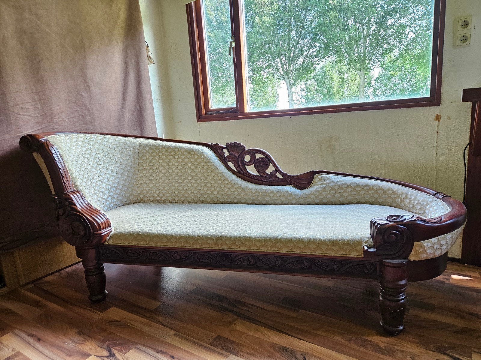 Antieke chaise longue / rustbank met houtsnijwerk, Ophalen, Hout, Gebruikt, Eenpersoons