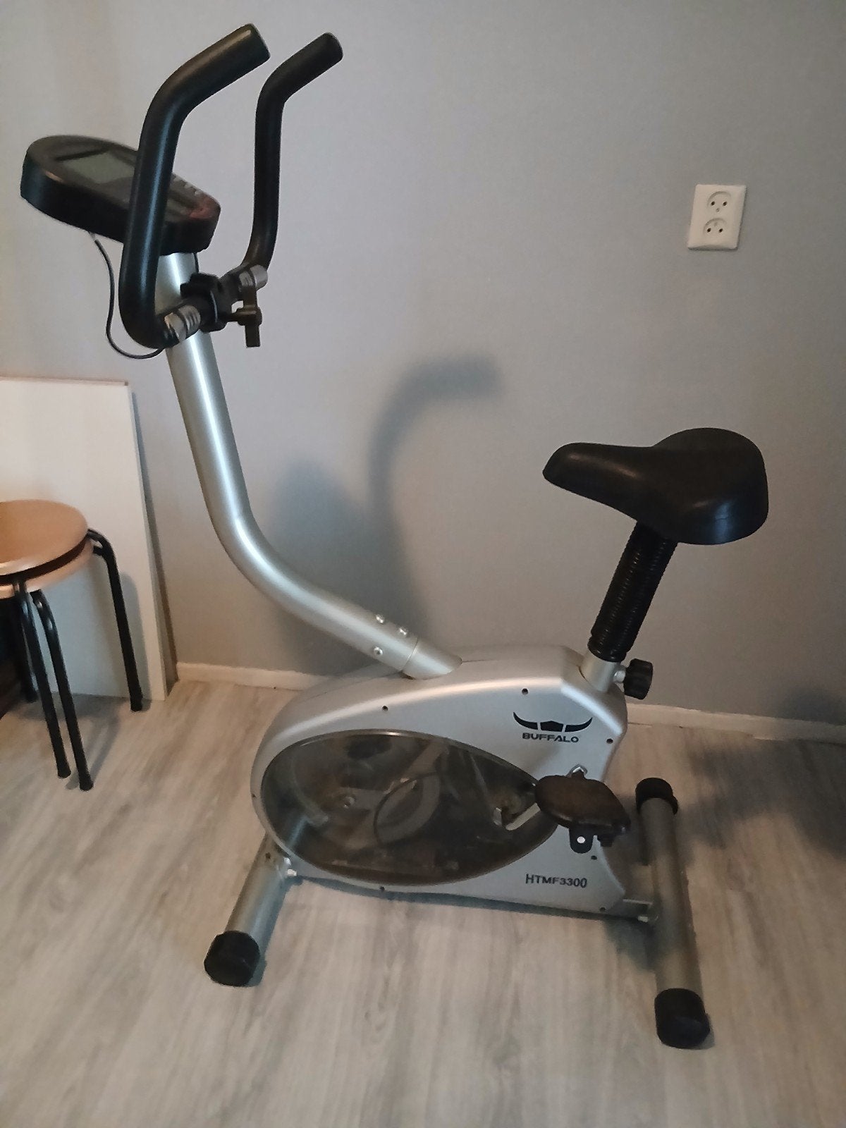 Hometrainer Buffalo HTMF 3300 ( verstelbaar ), Ophalen, Aluminium, Zo goed als nieuw, Benen