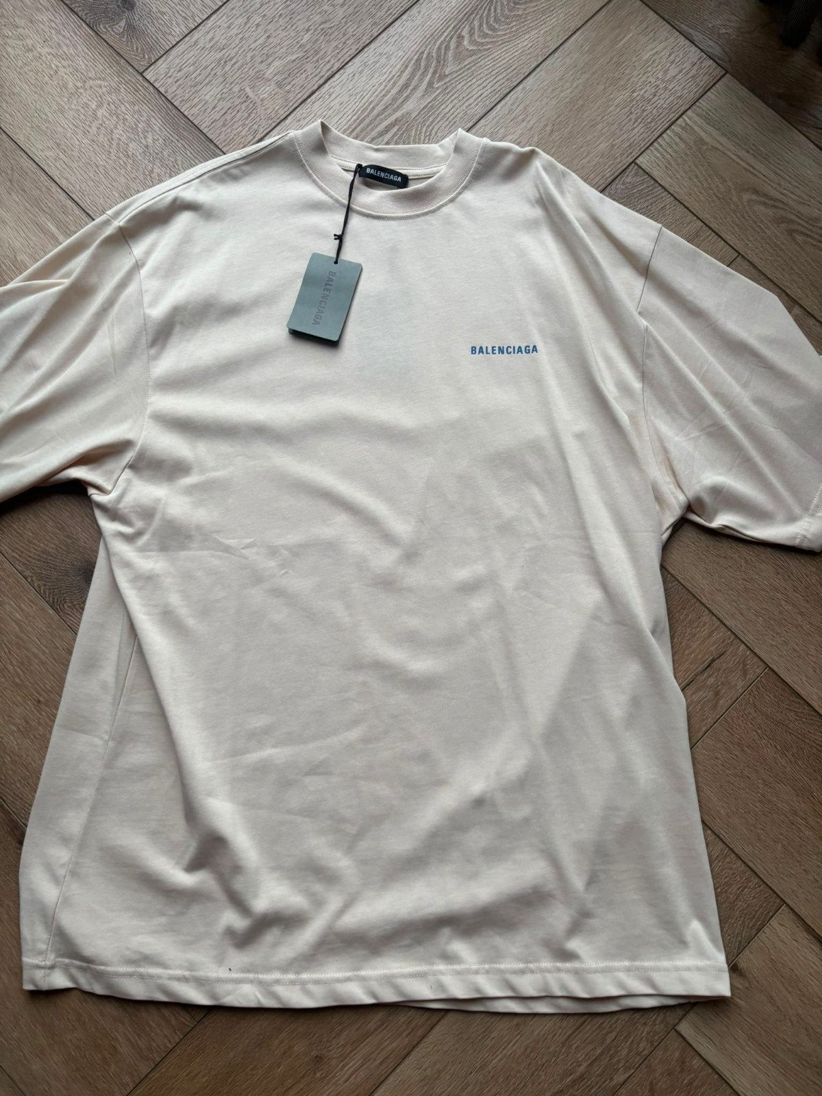 Creme shirt blauwe letters, Kleding | Heren, T-shirts, Ophalen of Verzenden, Nieuw, Maat 56/58 (XL), Beige