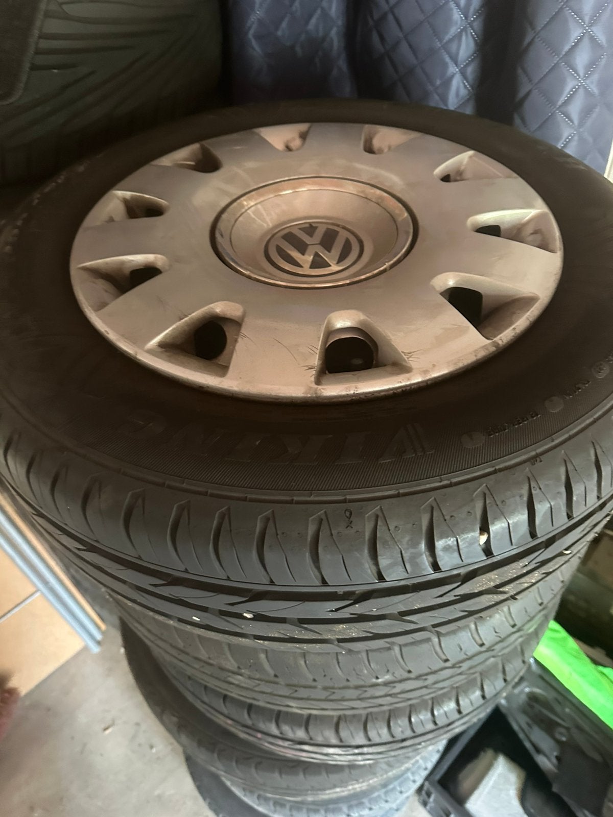 4 velgen met bandennen kappen VW caddy3, Ophalen