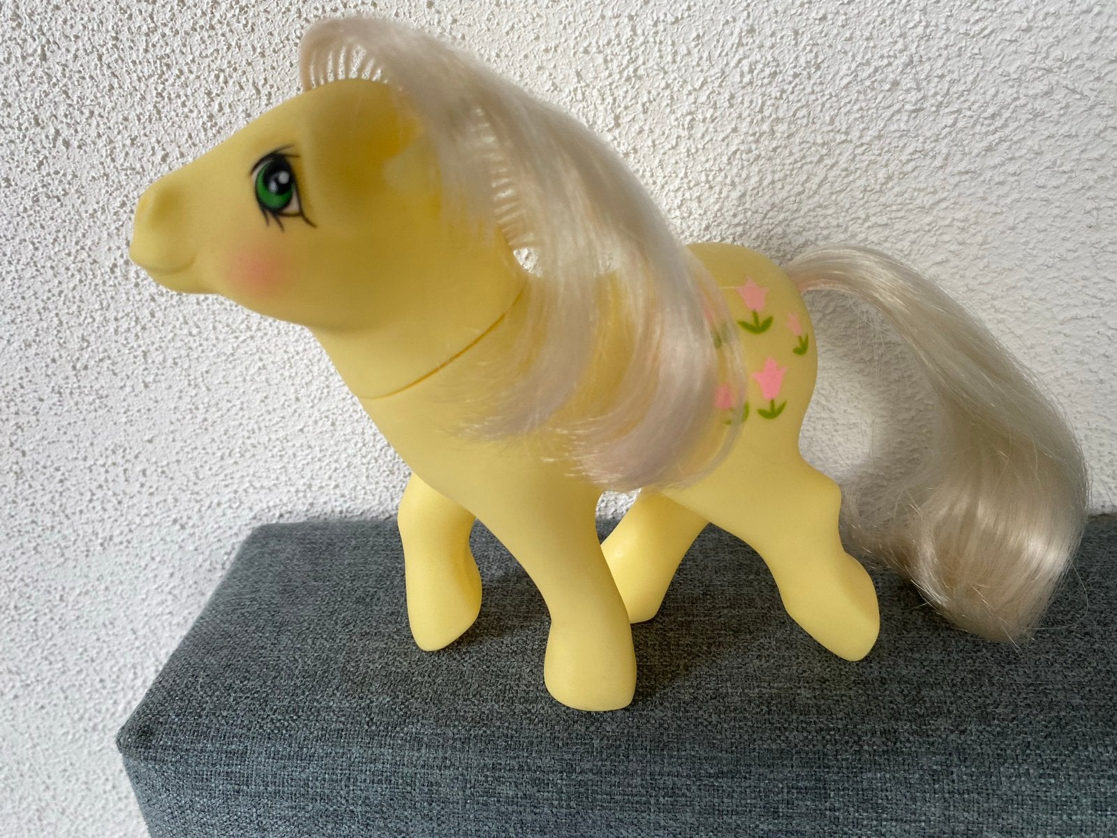 Little Pony G1 Geel met Bloemetjes uit 1984 Hong Kong, Ophalen of Verzenden, Zo goed als nieuw