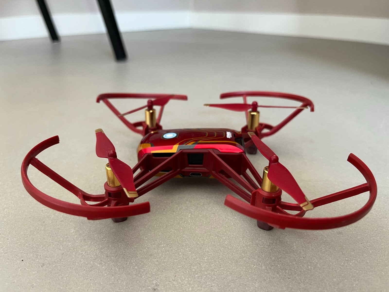 DJI Tello Iron Man Edition Drone - Met nieuwe batterij, Basiskwaliteit, Minder dan 100 meter, Zo goed als nieuw, DJI