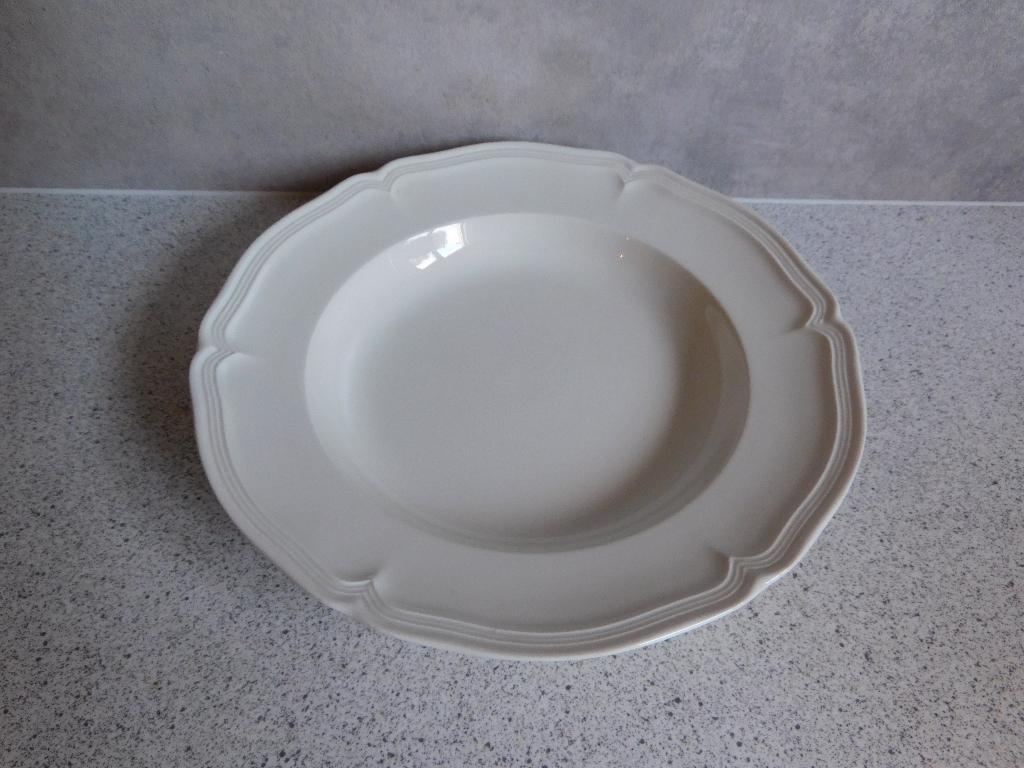 Diep Bord 23 cm. Manoir Villeroy & Boch, Huis en Inrichting, Keuken | Servies, Ophalen of Verzenden, Zo goed als nieuw, Bord(en)