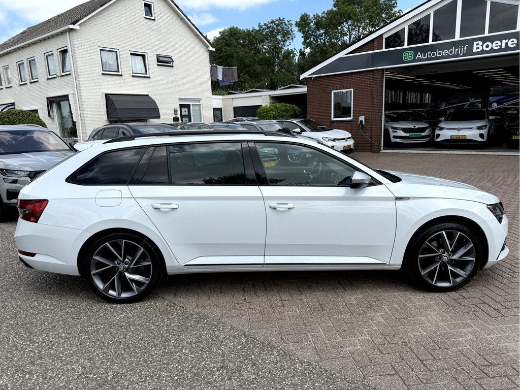Skoda Superb Combi 1.4 TSI iV Sportline Business Panoramadak, Auto's, Skoda, Gebruikt, 4 cilinders, Wit, 13 kWh