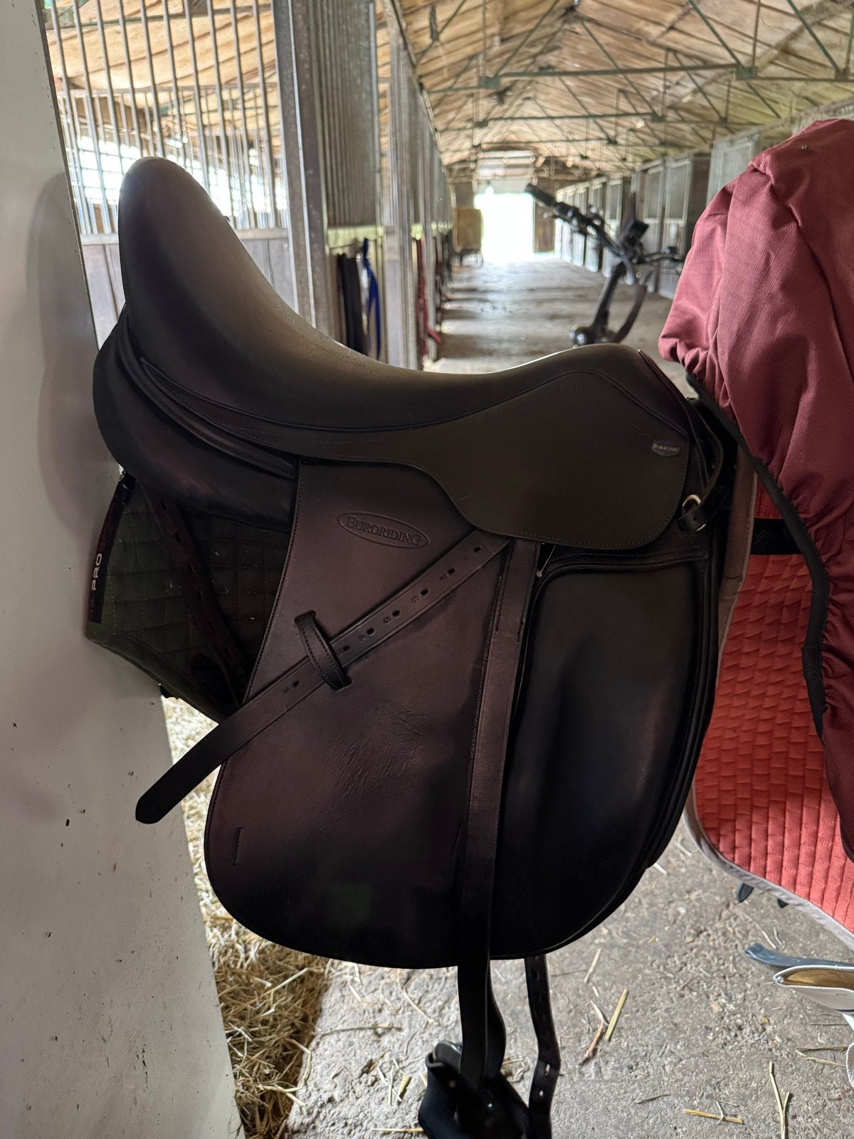 Euroriding 18 inch dressuur zadel, Dieren en Toebehoren, Ophalen of Verzenden, Dressuur