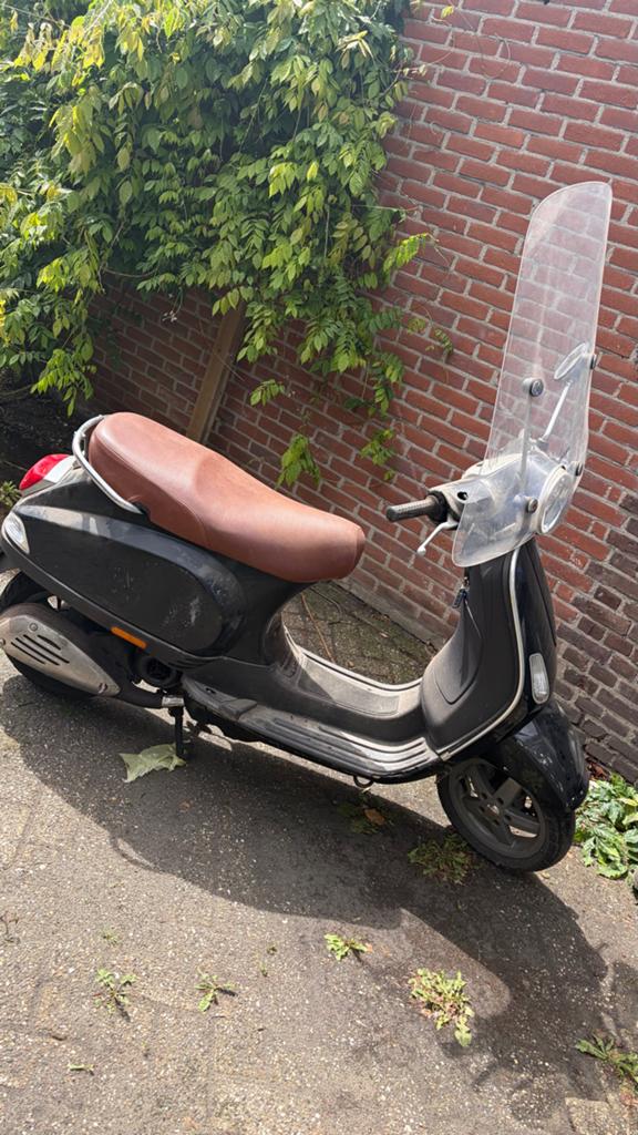 Vespa LX 50 2-takt - Voor onderdelen of opknapper, Fietsen en Brommers, Scooters | Vespa, Ophalen, Zo goed als nieuw, Tweetakt