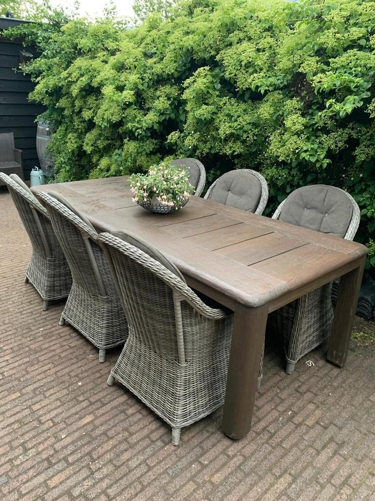 Houten tuintafel met 6 wicker stoelen en kussens, Ophalen, Gebruikt, 6 zitplaatsen, Tuinset