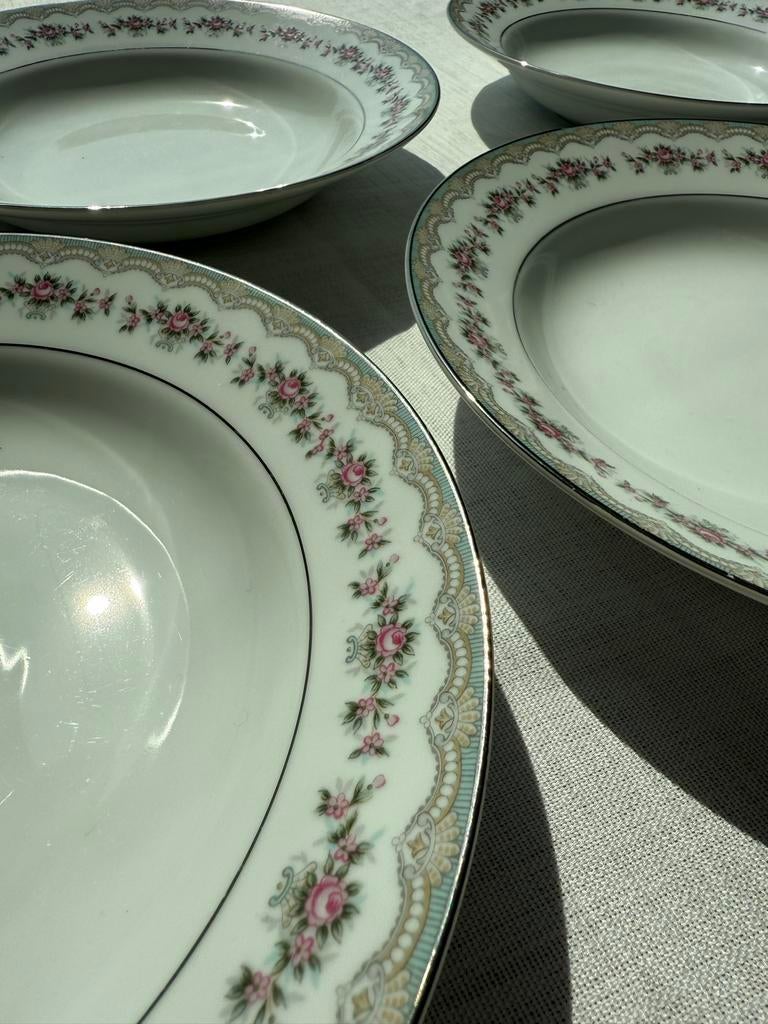Noritake Elegante borden met bloemmotief en zilveren rand, Antiek en Kunst, Ophalen of Verzenden