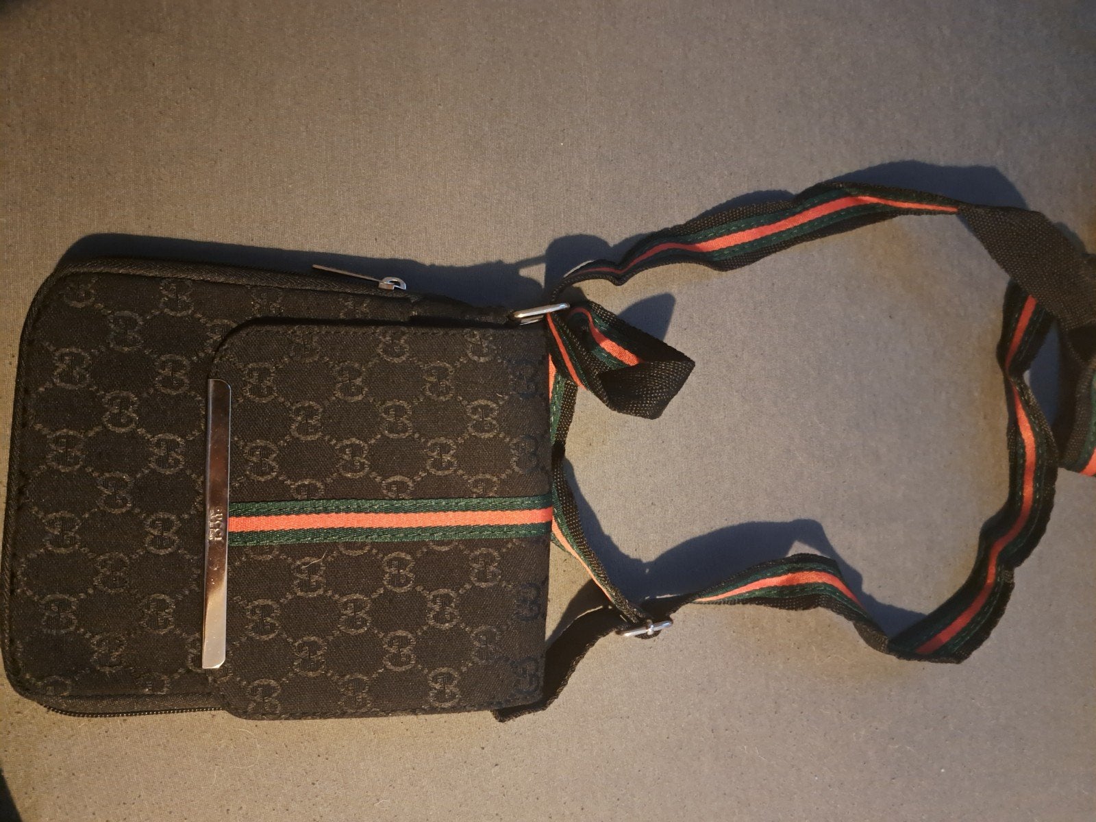 gucci zijtas 35€, Dieren en Toebehoren, Ophalen, Zo goed als nieuw, Meerkleurig, Overige merken