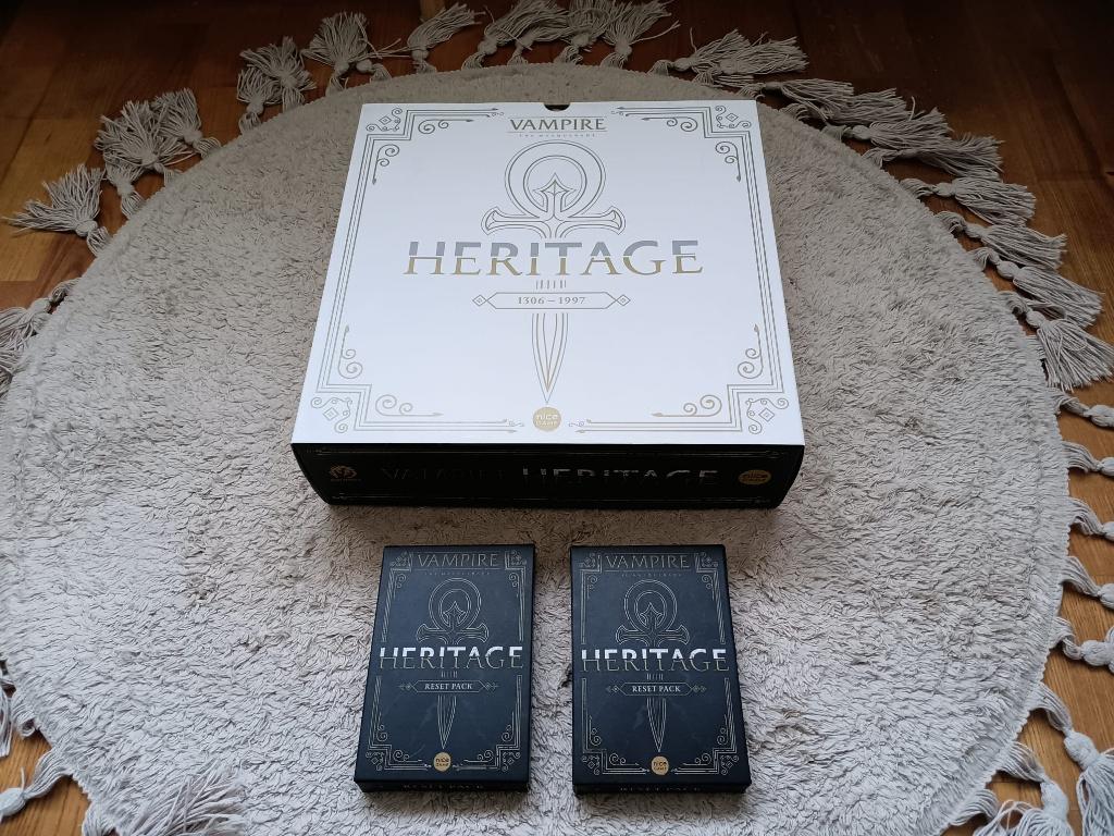 Vampire the Masquerade Heritage (Bordspel) + 2 reset packs, Ophalen of Verzenden, Zo goed als nieuw