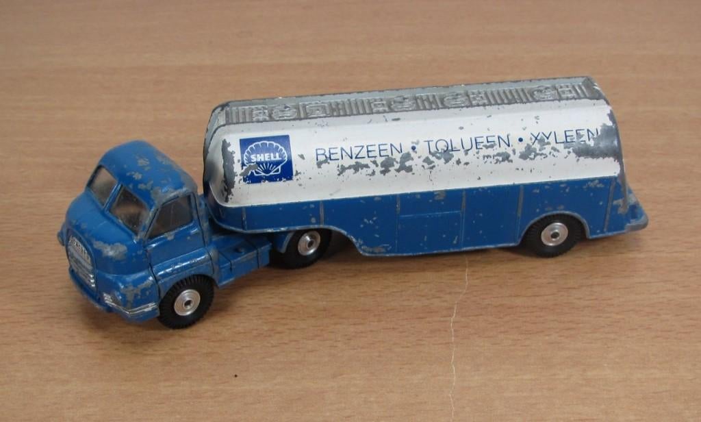 Corgi  1110 Shell Bedford Tanker: Benzeen - Tolueen - Xyleen, Hobby en Vrije tijd, Modelauto's | 1:50, Gebruikt, Bus of Vrachtwagen