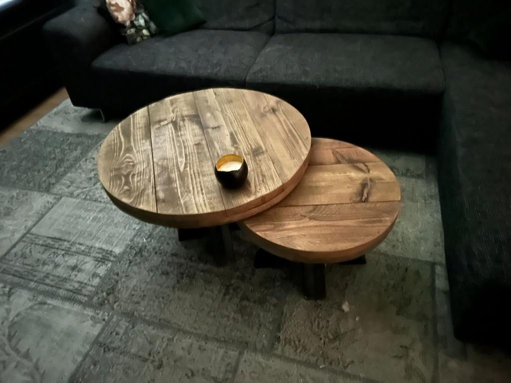 Foto 5 van Ronde eettafels van gebeitst steigerhout.