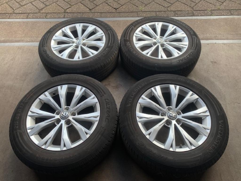 VW TIGUAN T-ROC CADDY MONTANA VELGEN + BANDEN 215 55 R17, 215 mm, ., Banden en Velgen, Nieuw
