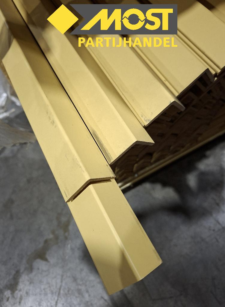 MDF hoekprofielen diverse kleuren, Doe-het-zelf en Verbouw, Plinten en Afwerking, Ophalen, Mdf, Plinten