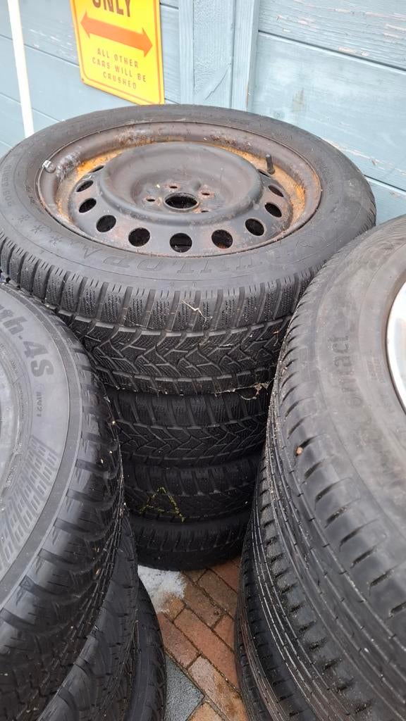 Stalen velgen met winterbanden Avensis T25, Auto-onderdelen, Banden en Velgen, Banden en Velgen, Winterbanden, 16 inch, 205 mm