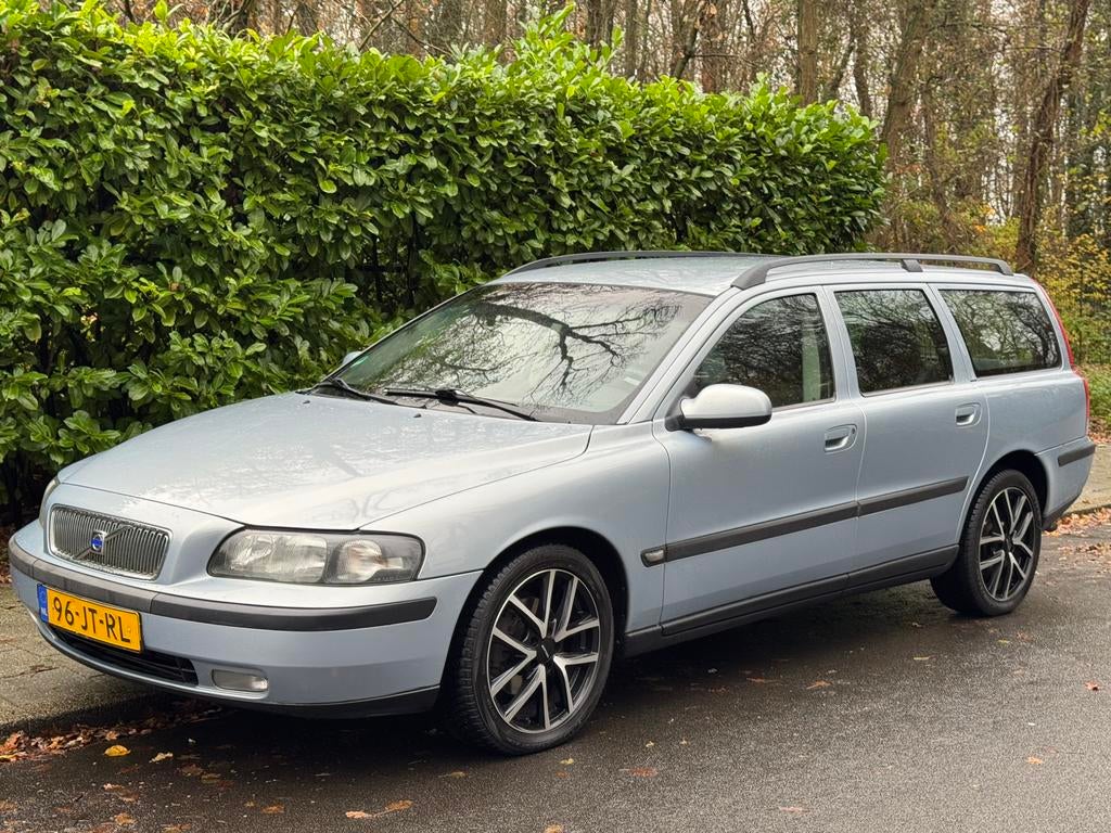 Volvo V70 2.4 140PK AUTOMAAT 2002, Automaat, Achterwielaandrijving, 1800 kg, Zwart