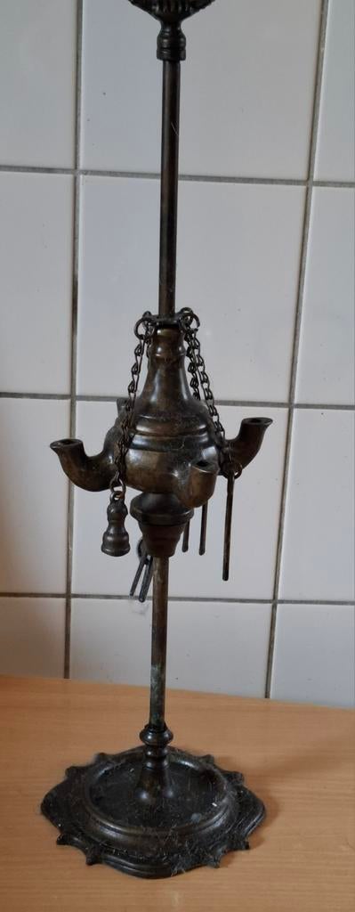 Olielamp/snotneus.  Brons.  50 cm. 4 tuiten., Ophalen