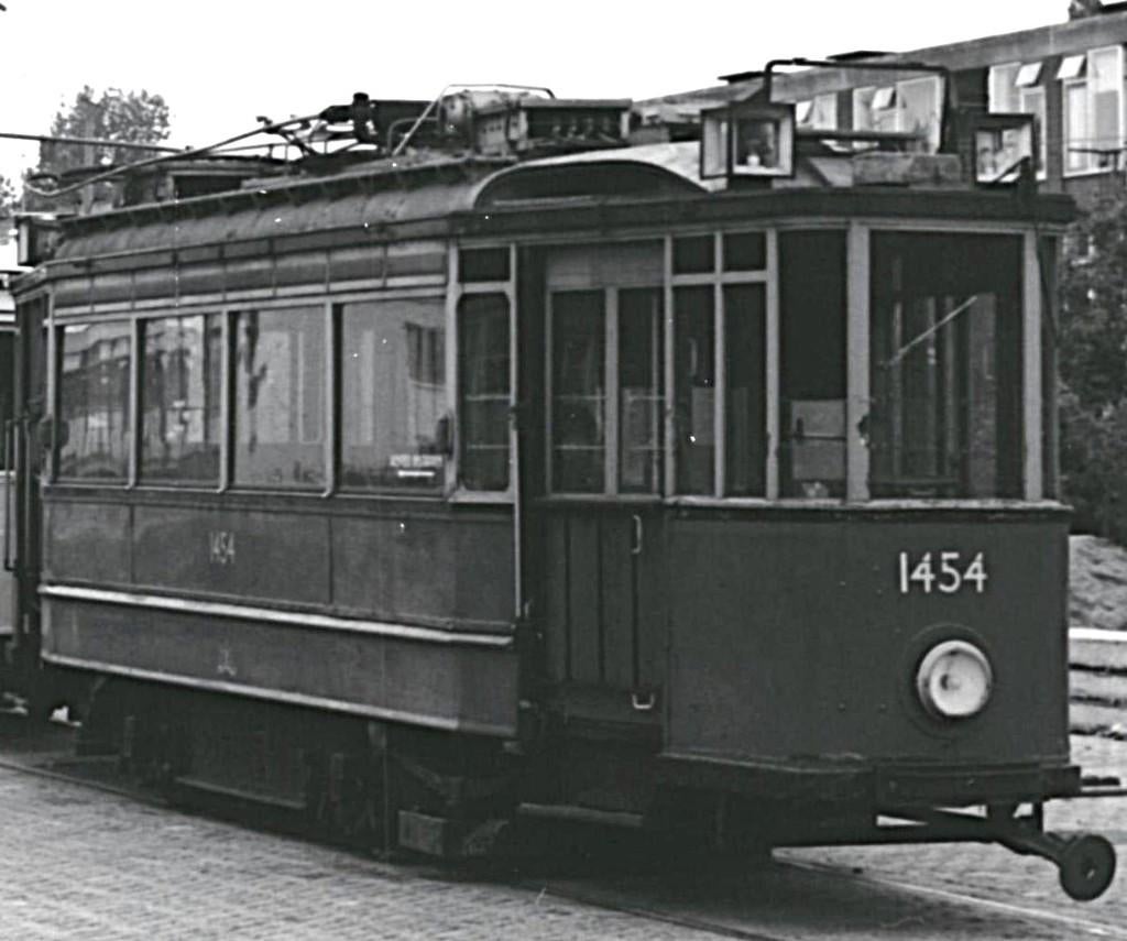 945993 Foto Tram 454 946 542 Rotterdam 31-5-1974, Verzamelen, Spoorwegen en Tramwegen, Ophalen of Verzenden, Zo goed als nieuw