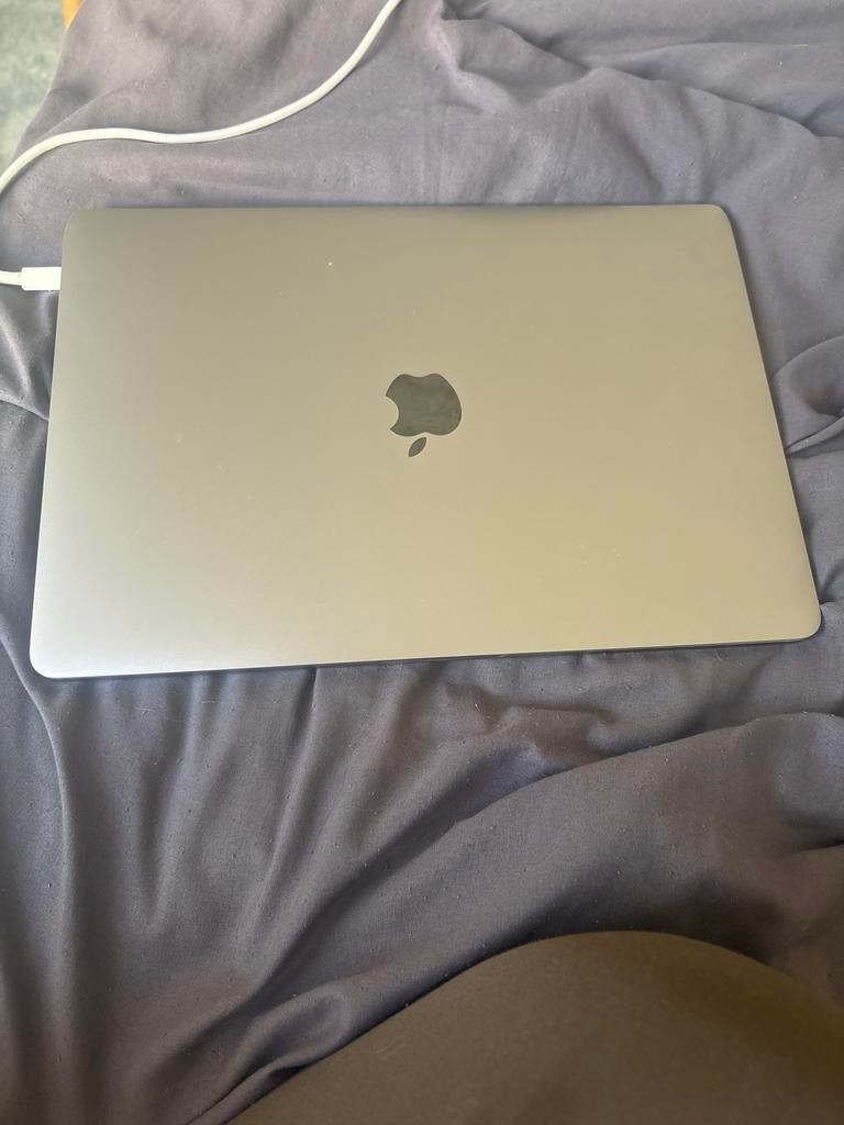 MacBook Pro 13-inch (2019) - Zo goed als nieuw!, MacBook Pro, 256 GB, Qwerty, 8 GB