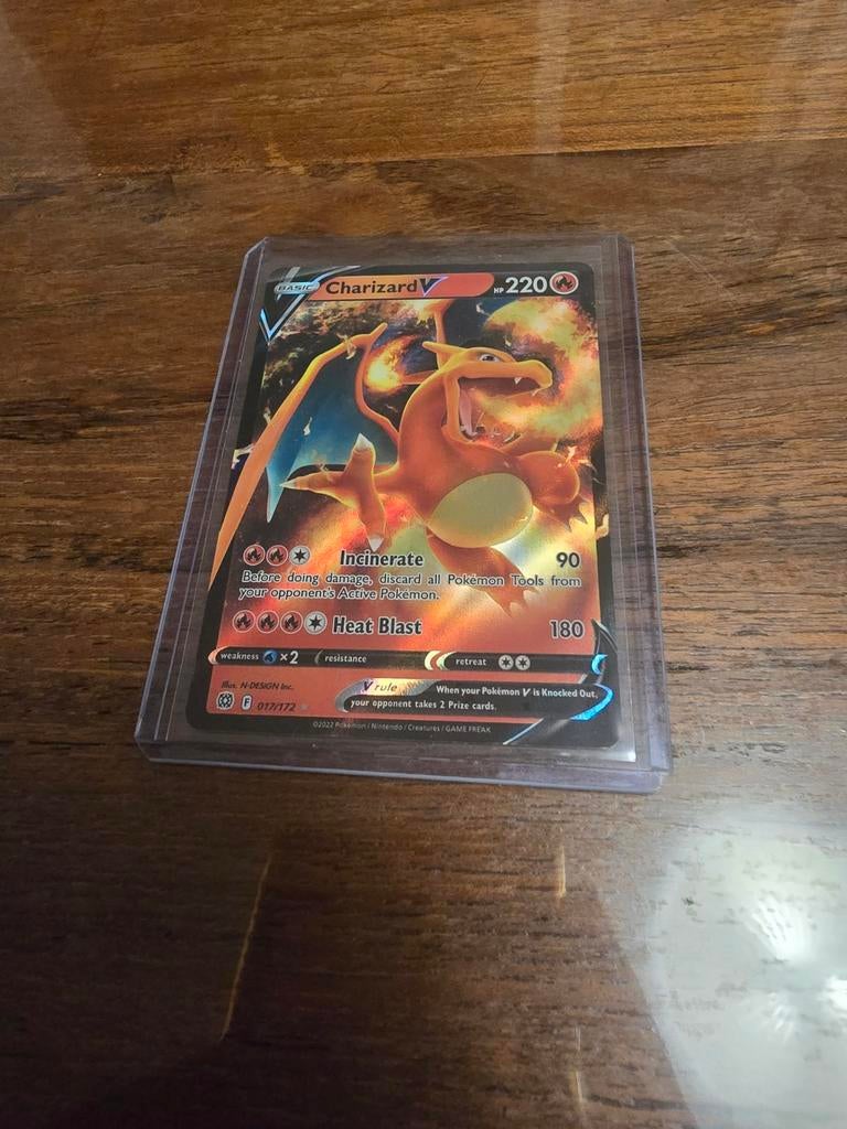 Charizard V - Uitstekende staat!, Ophalen of Verzenden