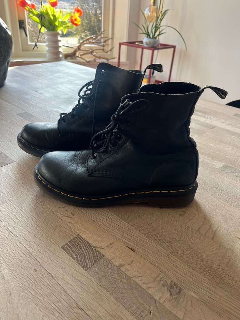 Dr. Martens model Pascal maat 39, Kleding | Dames, Schoenen, Ophalen of Verzenden, Zo goed als nieuw, Zwart