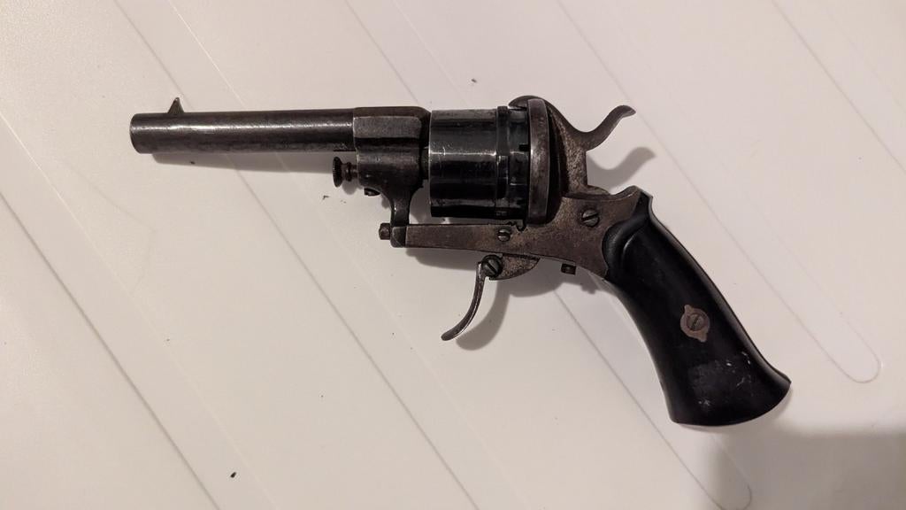 Antiek revolver van voor 1870.
Onklaar gemaakt., Verzamelen, Militaria | Algemeen, Ophalen, Landmacht, Nederland