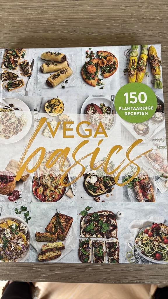 Kookboek, Vega Basics, 150 plantaardige recepten, Ophalen of Verzenden, Zo goed als nieuw, Vegetarisch