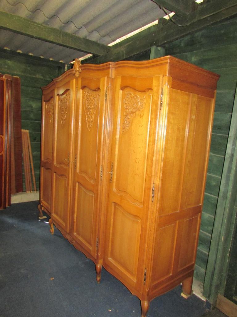 Barok vol eiken 4 deurs kleerkast in queen anne stijl 495,00, Met deur(en), Glas, 200 cm of meer, Barok queen anne stijl massief eiken