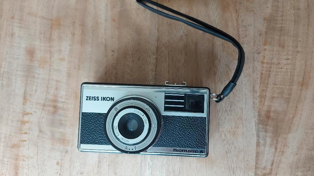 Fotocamera Zeiss Ikon (Ikomatic A) met flitslamphouder, Verzamelen, Ophalen of Verzenden, 1960 tot 1980, Fototoestel