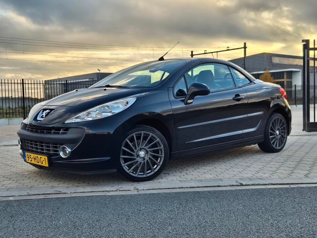 Peugeot 207 1.6 16V CC 88KW 2008 Zwart, Auto's, Voorwielaandrijving, 65 €/maand, 15 km/l, 4 cilinders