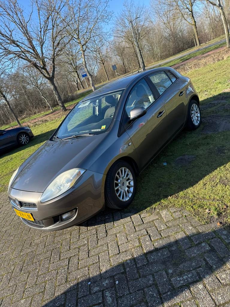 Fiat Bravo 1.4 16V 5DR 2007 Bruin, Auto's, Fiat, Voorwielaandrijving, 15 km/l, 4 cilinders, Bruin