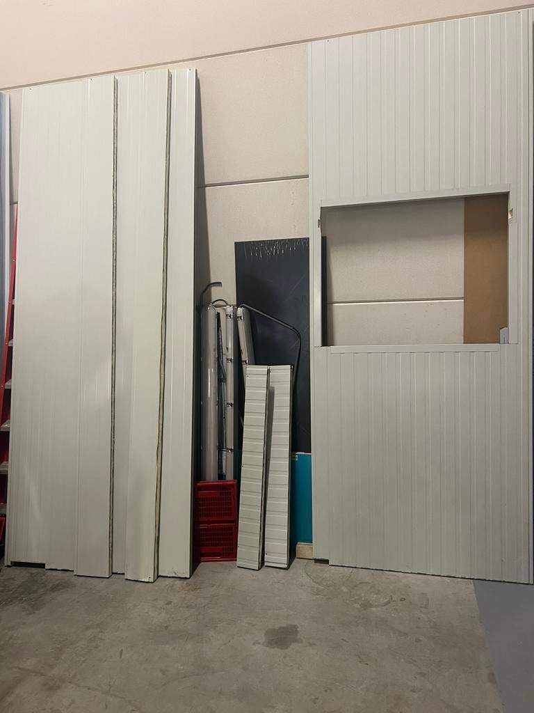 Sandwichpanelen  2 grote delen waarvan 1 met raam., Ophalen, Gebruikt