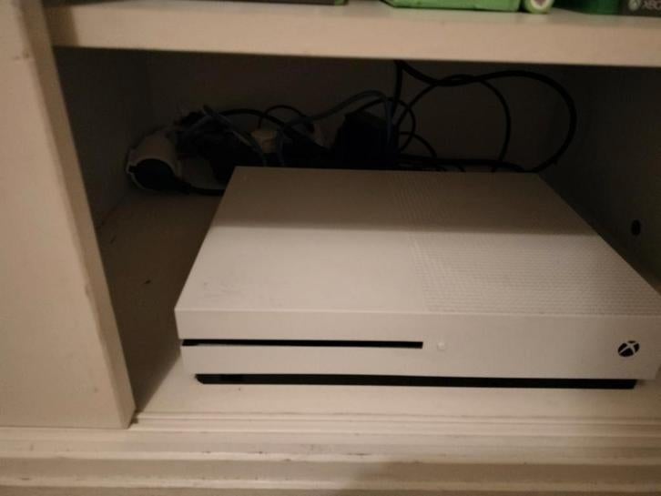 Xbox One S 1TB HD in goede staat + games, Met games, Xbox One S, Ophalen of Verzenden, Zo goed als nieuw