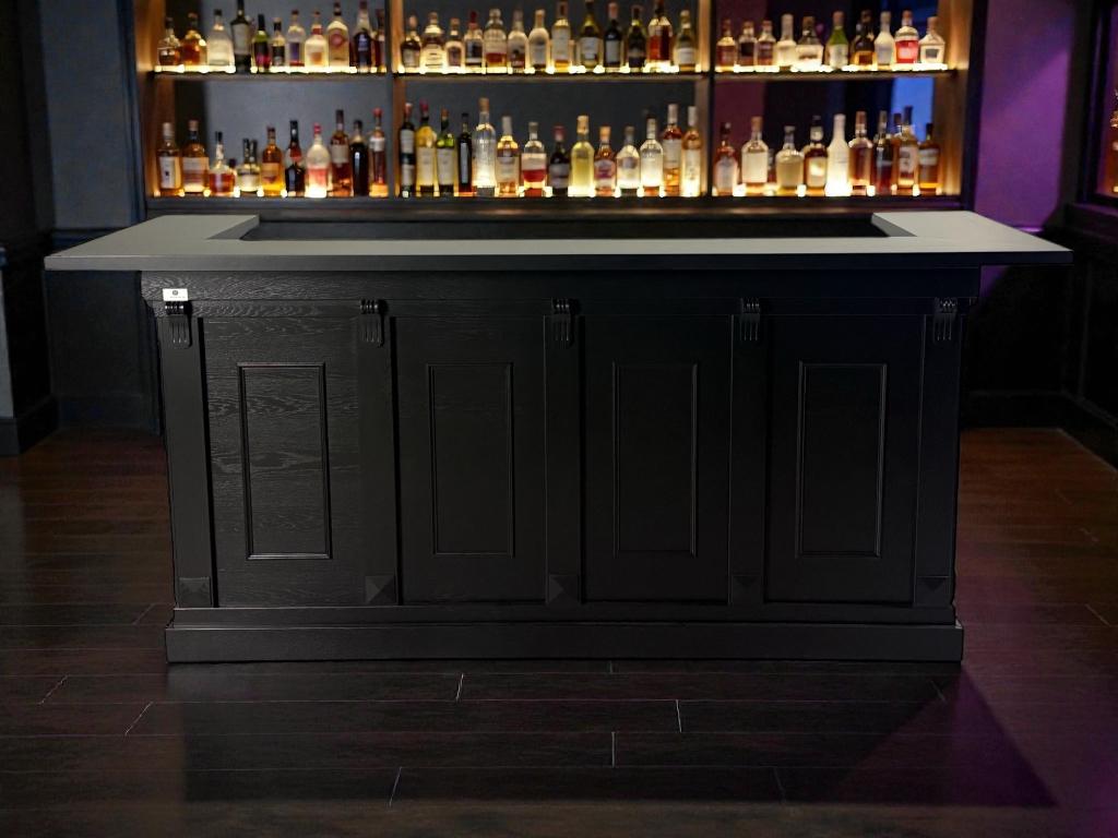 Luxe bar 250cm zwart | Horeca / mancave bar